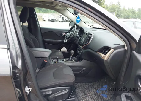 2016 Jeep Cherokee Latitude из США, поврежденный, VIN 1C4PJMCB7GW130591